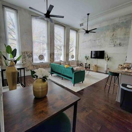 Luxury Condo “Walk To Everything” Мемфис Экстерьер фото